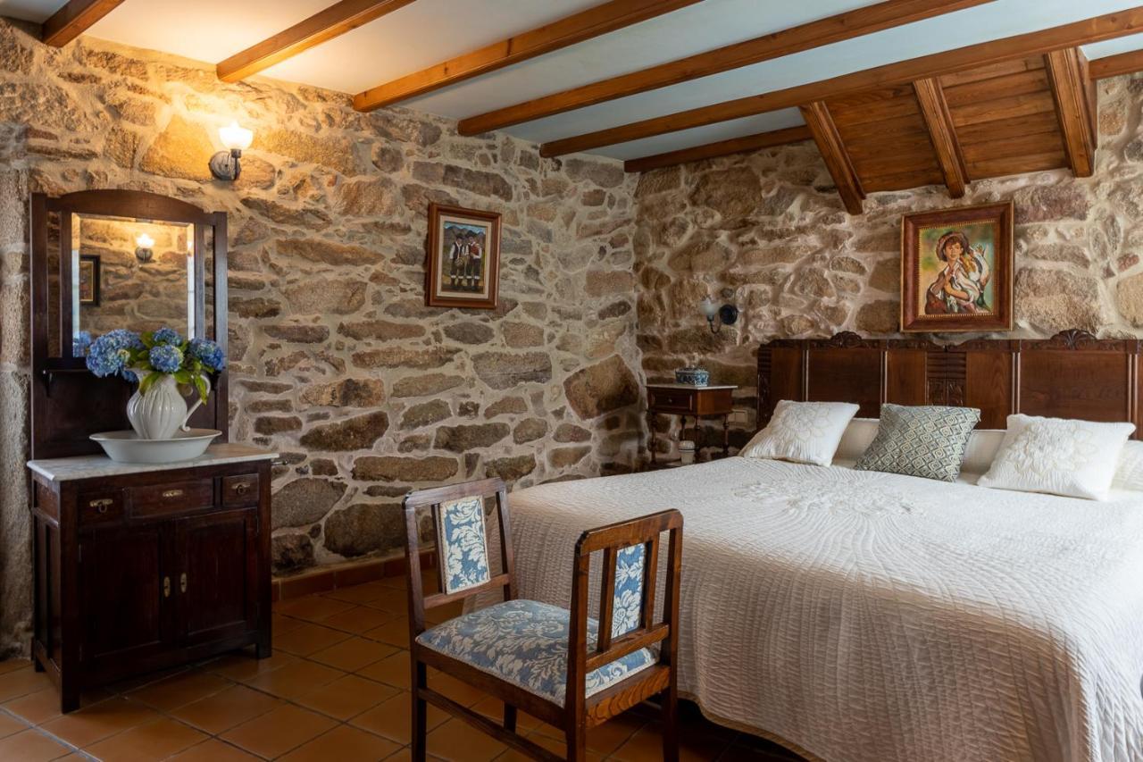 Os Miguelinos Pensionat Catoira Exteriör bild