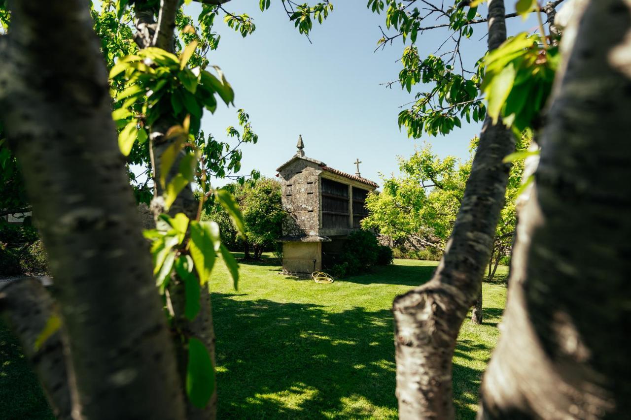 Os Miguelinos Pensionat Catoira Exteriör bild